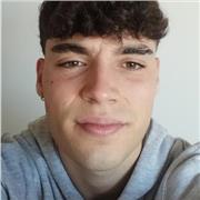 Estudiante de fundamentos de la arquitectura con el título de bachiller.Ademas varios títulos en idiomas entre ellos francés e inglés